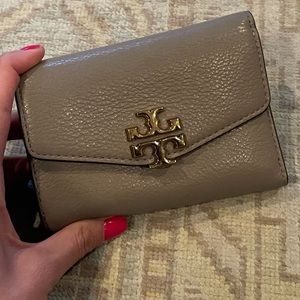Tory Burch KIRA MIXED-MATERIALS MEDIUM FLAP WALLET